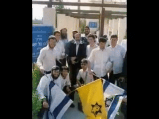 Presentation of Rabbi Kahane pictures with the song Rachem by Yaakov Shwekey 00:04:47